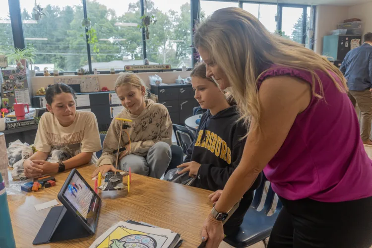 Blatt, Wood County BOE visit Hamilton STEAM class